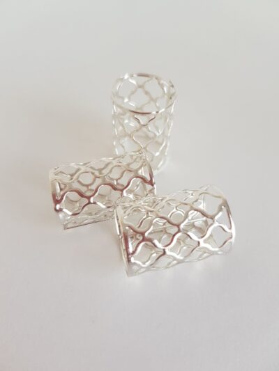 Srebrne, zaciskowe ozdoby idealne na boxerskie warkoczyki (15×23)